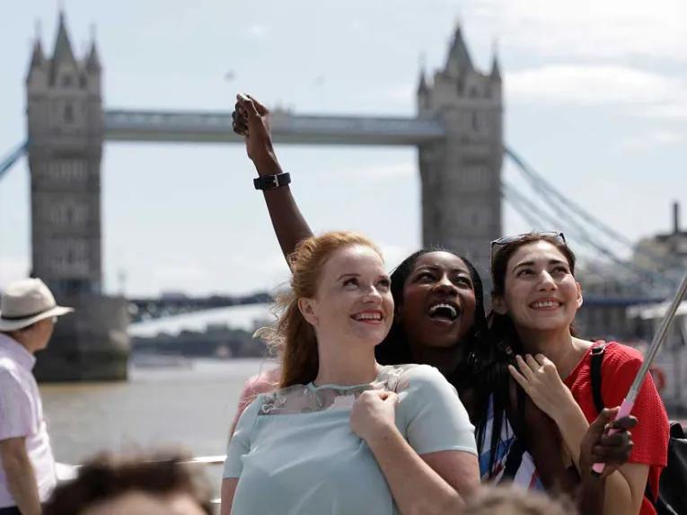 River Thames Hop-on Hop-off Sightseeing Cruise & London Eye Combo Ticket