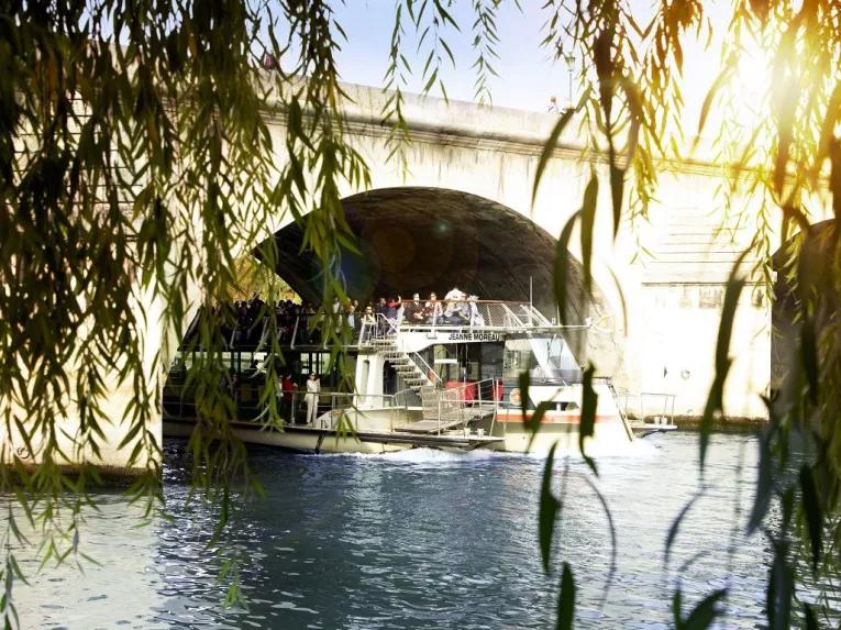 Paris sightseeing cruise