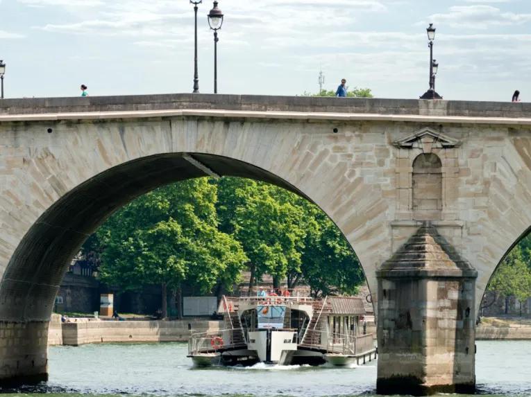 Paris Sightseeing Cruise