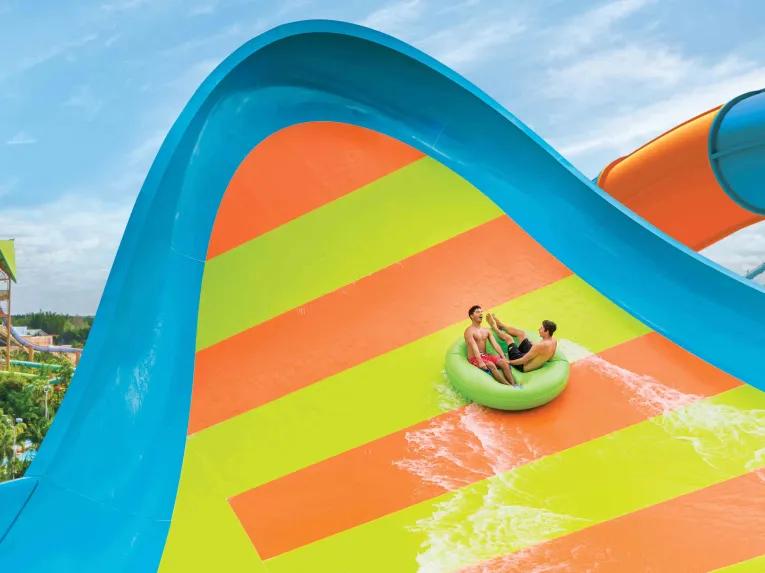 Couple riding KareKare Curl at Aquatica Orlando