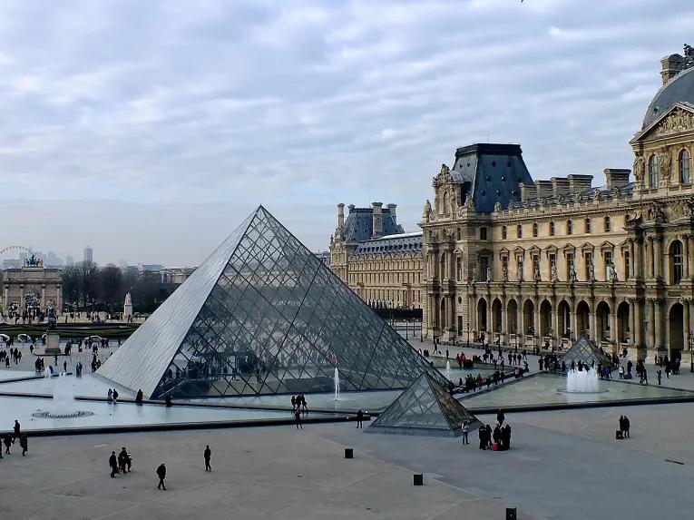 Louvre Paris - Guided City Tour