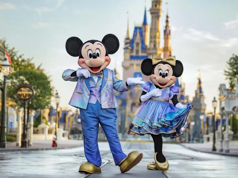 Mickey and Minne in Magic Kingdom Theme Park