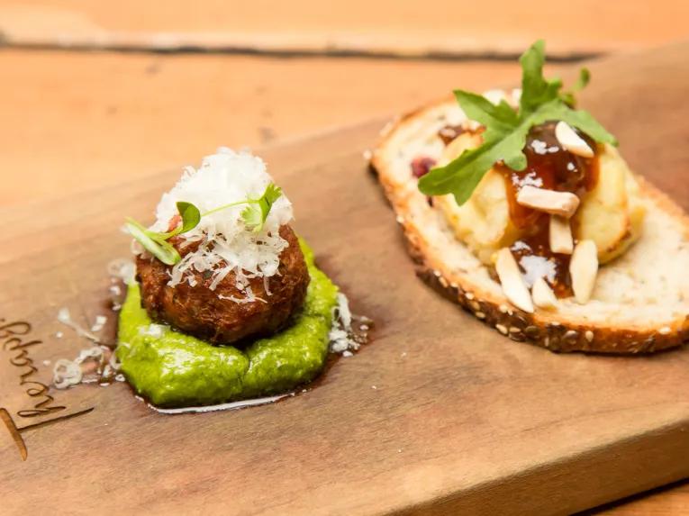 Self-guided Finger Licking Foodie Tour - Downtown