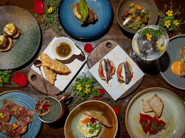 Self-guided Finger Licking Foodie Tour - Chinatown