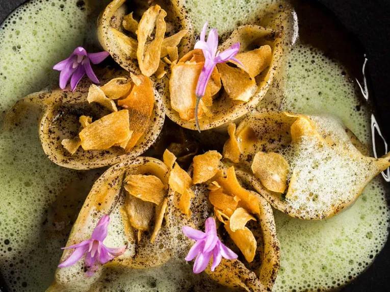 Self-guided Finger Licking Foodie Tour - Chinatown