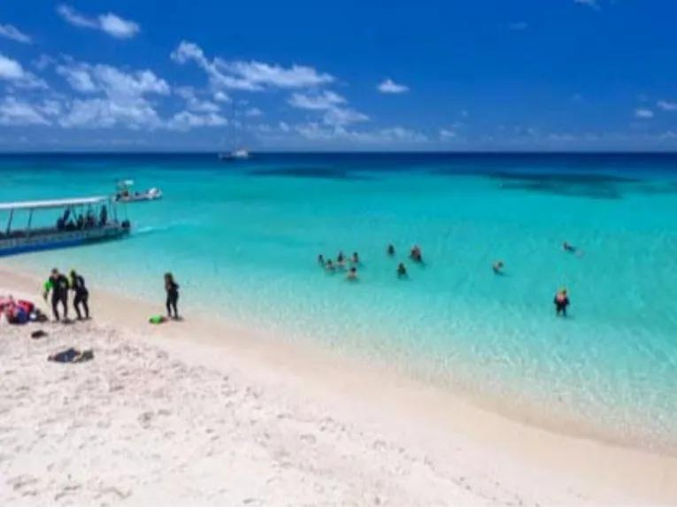 Luxury Ocean Spirit Cruise to Michaelmas Cay