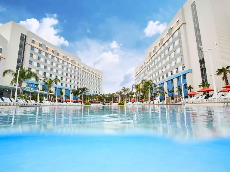 Swimming pool at Universal's Endless Summer Resort – Surfside Inn and Suites