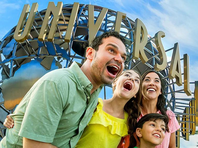 Guests in front of Univesal Studios Hollywood Globe