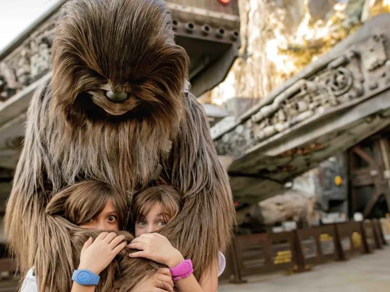 Chewbacca with guests, Star Wars: Galaxy's Edge®, Disney's Hollywood Studios