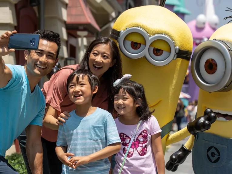 Guests with Minions at Universal Studios Hollywood