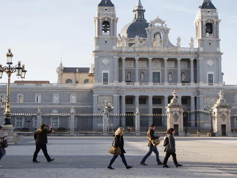 walks_madrid_royal_palace