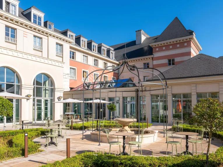 Dream Castle Hotel Paris exterior courtyard with fountain