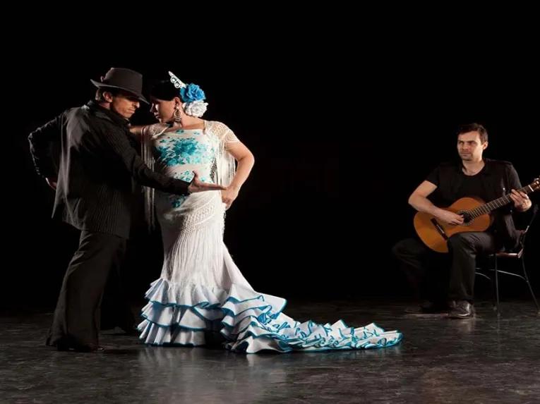 flamenco-dancers