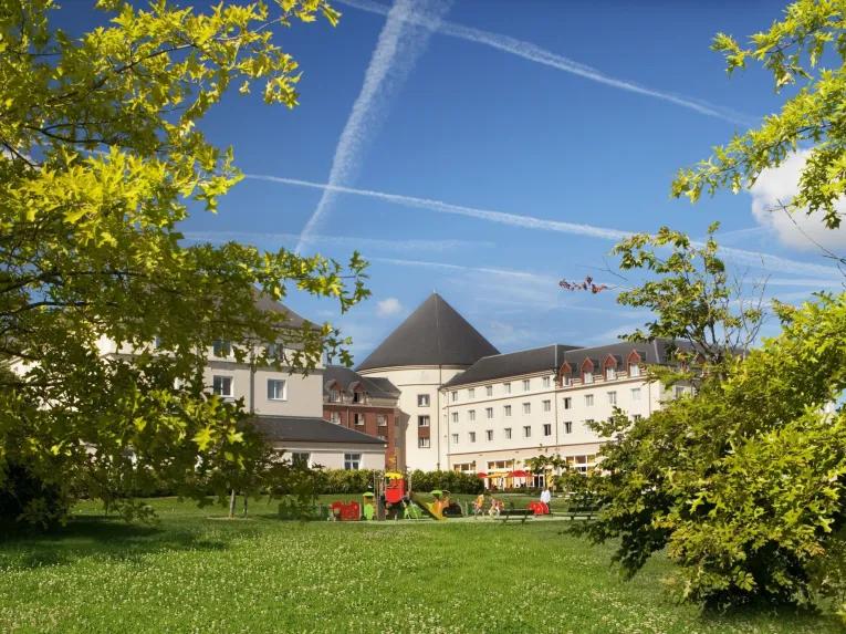 Grand Magic Hotel Exterior