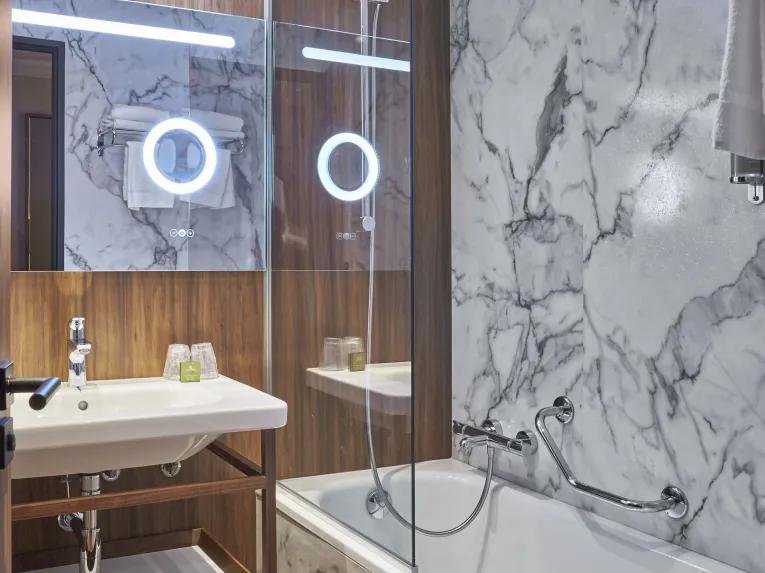 Hotel Elysée Val d'Europe Bathroom