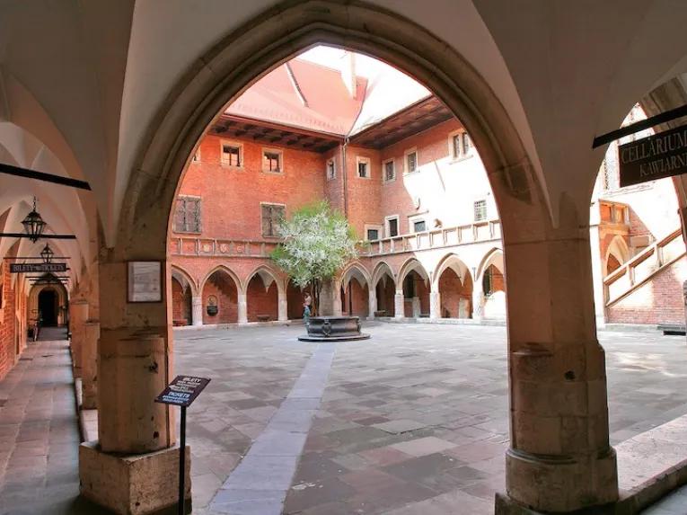 krakow-courtyard