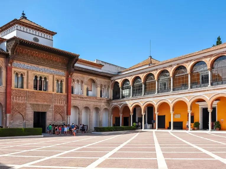 the-courtyard-at-real-alcazar