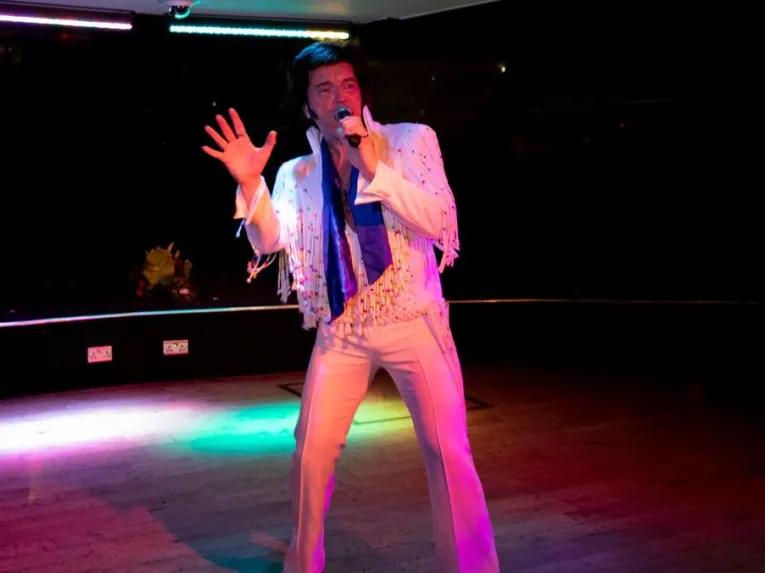 elvis-impersonator-singing
