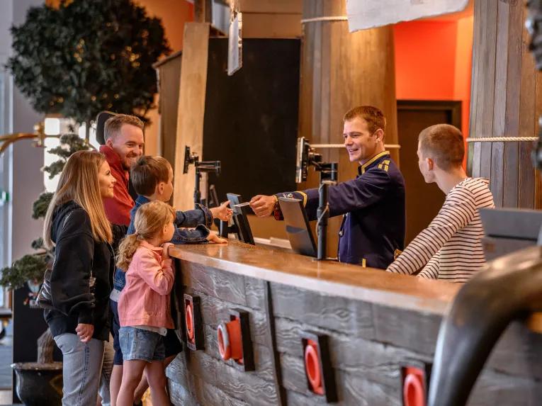 Family checking-in at Explorers Hotel Marne-la-Vallée