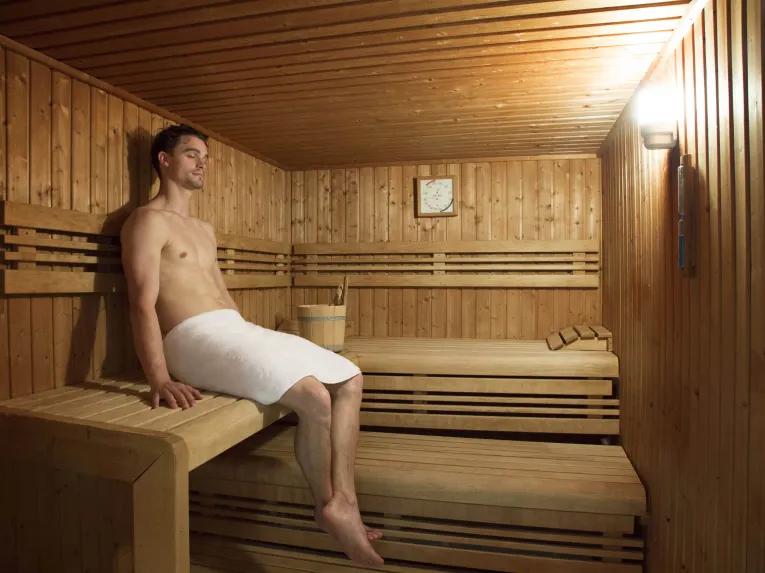 Guest relaxing in Relais Spa Val d'Europe sauna
