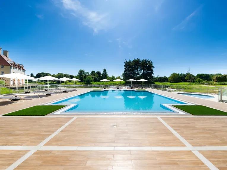 Staycity Aparthotel Pool