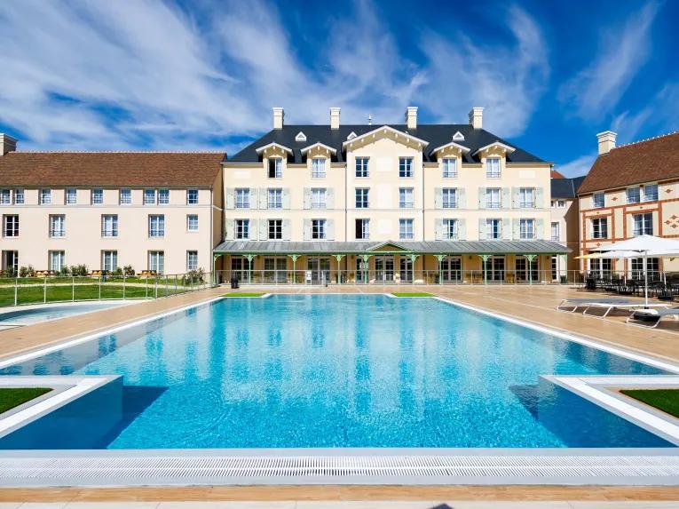 Staycity Aparthotels near Disneyland Paris outdoor pool and terrace