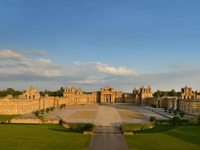 grounds-of-the-palace