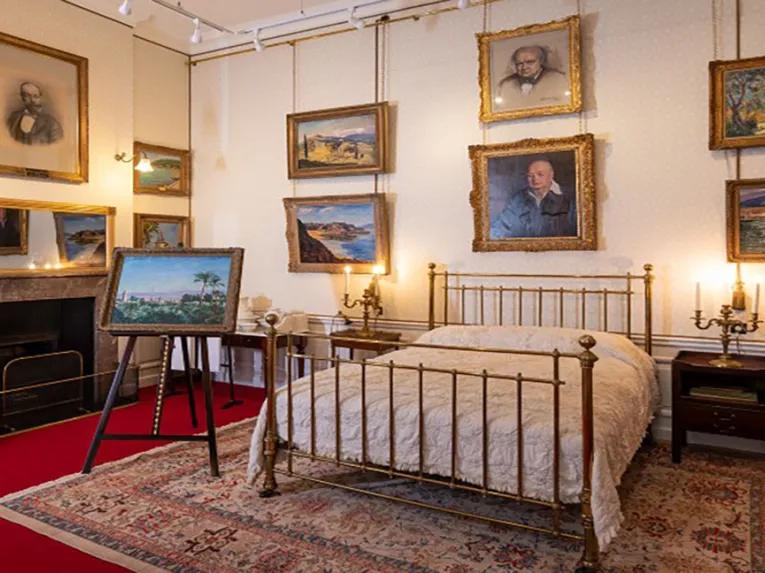 Churchills-bedroom