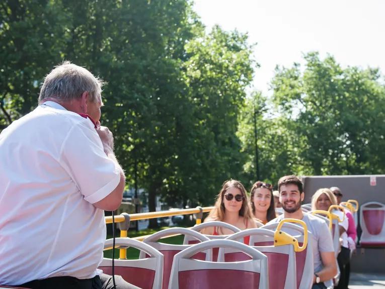 guide-speaking-on-microphone