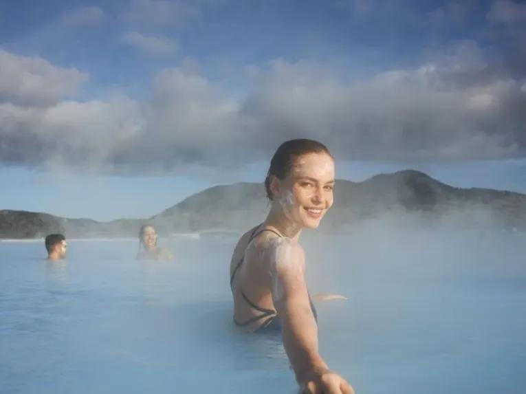 woman-at-the-springs