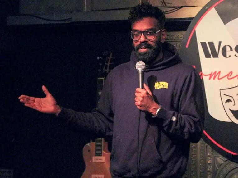 comedian-telling-jokes