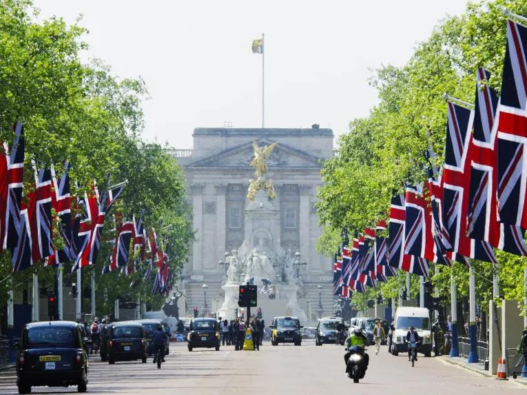 road-to-buckingham-palace