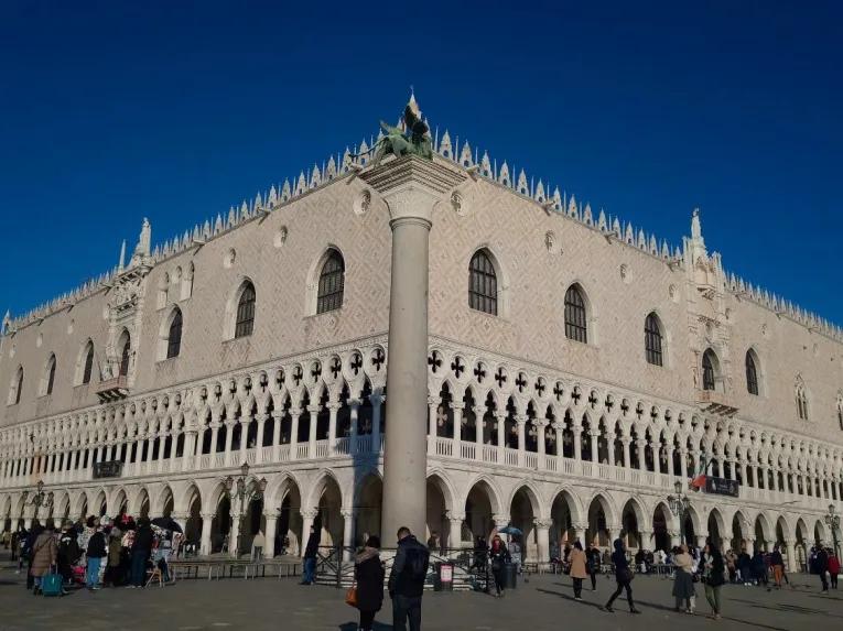 doges-palace-outside