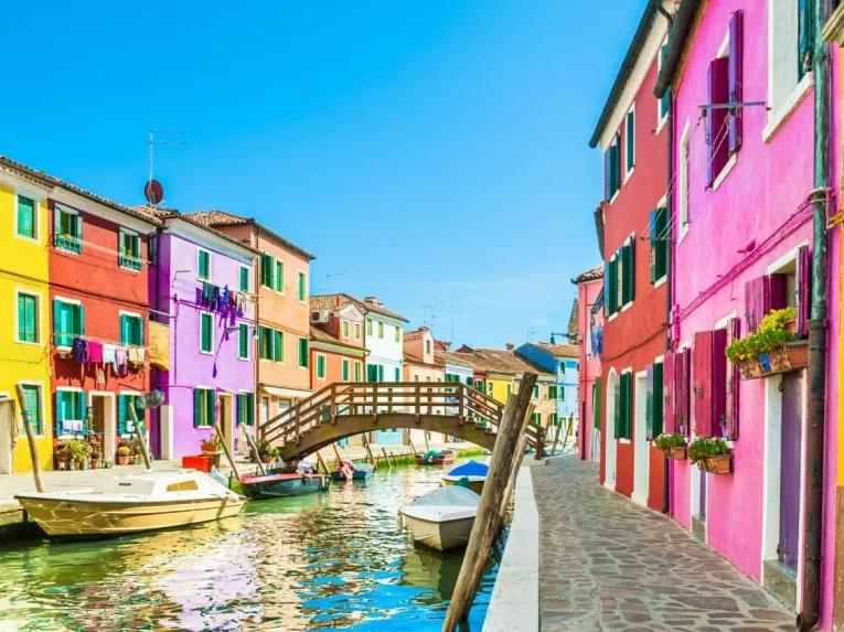 burano-bright-houses