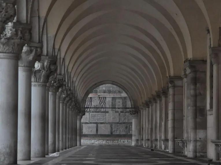 doges-palace-archway