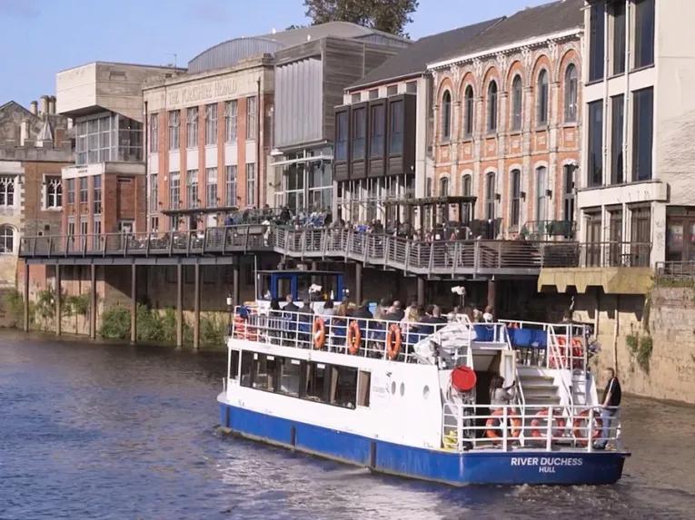 cruising-past-landmarks