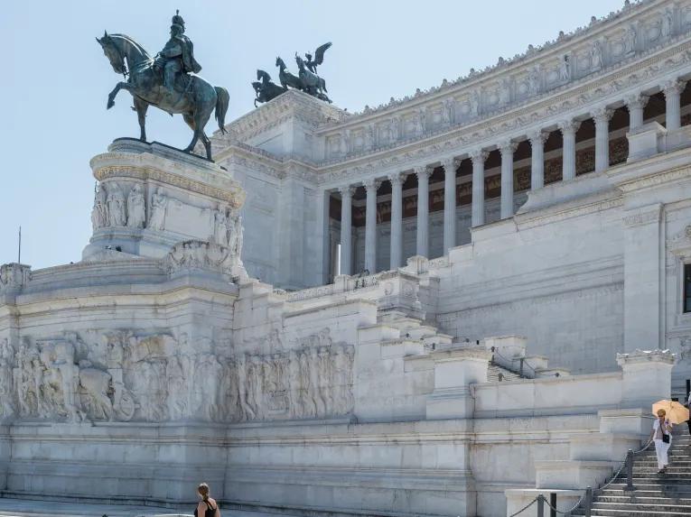 monument-building-rome