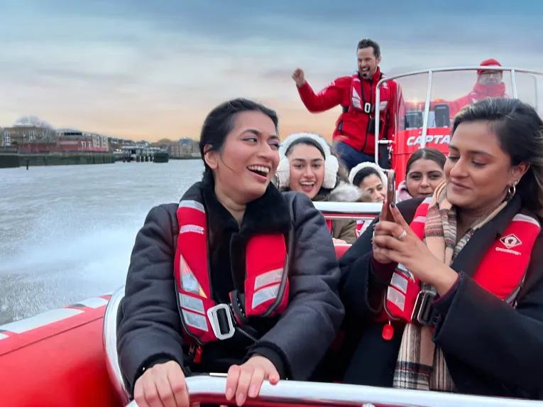 friends-on-thames-cruise