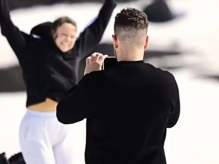 people-jumping-in-snow