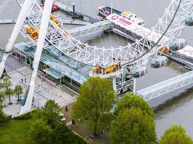London Eye Loading View