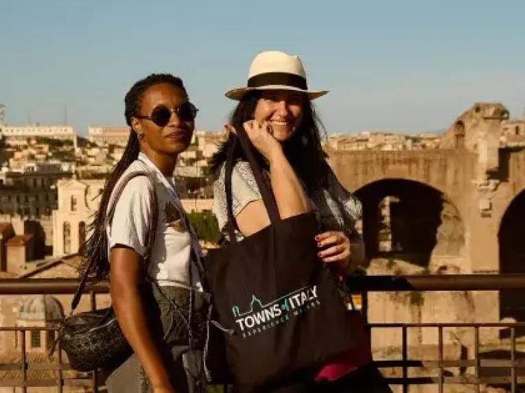 Friends-visiting-Colosseum