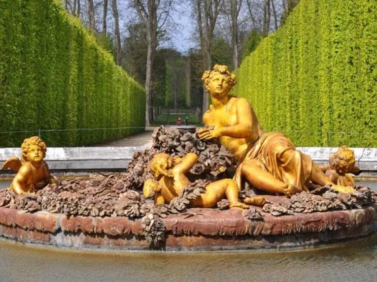 Gold fountain
