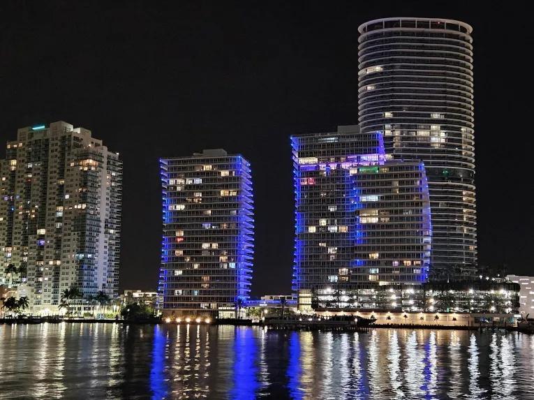 Miami Skyline Evening Cruise on Biscayne Bay