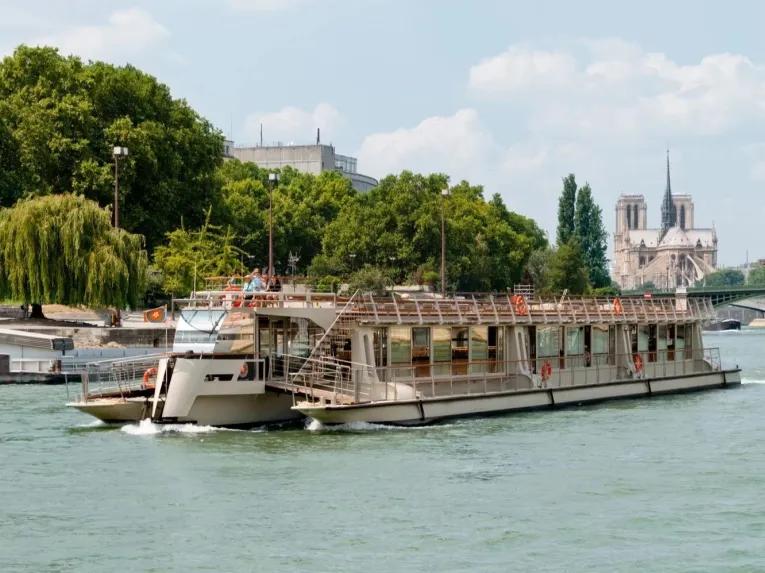 cruising-on-seine