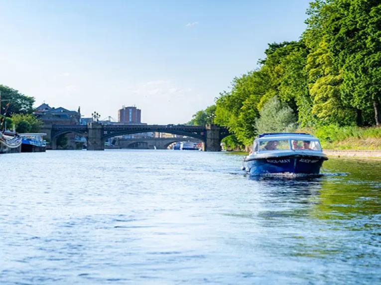Boat hire on river Ouse