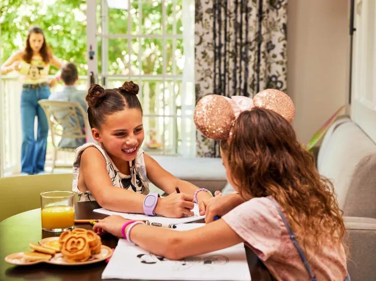 Kids playing in Saratoga Springs room