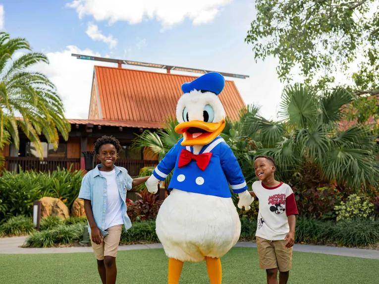 Polynesian Village Resort Exterior Donald Duck