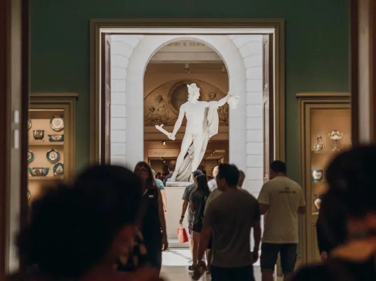 Met Express: Highlights of the Metropolitan Museum of Art
