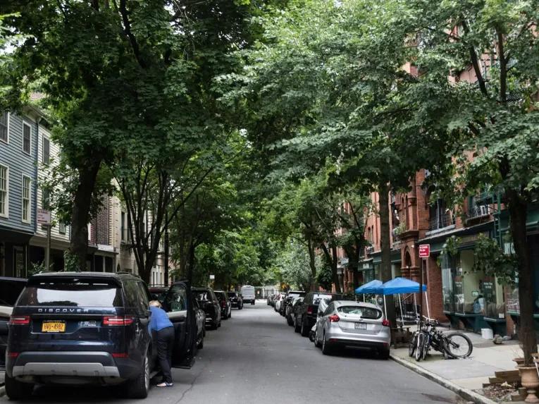 Seaport, Brooklyn Heights & DUMBO Ferry and Walking Tour