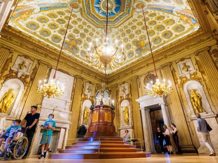 London Kensington Palace & Afternoon Tea